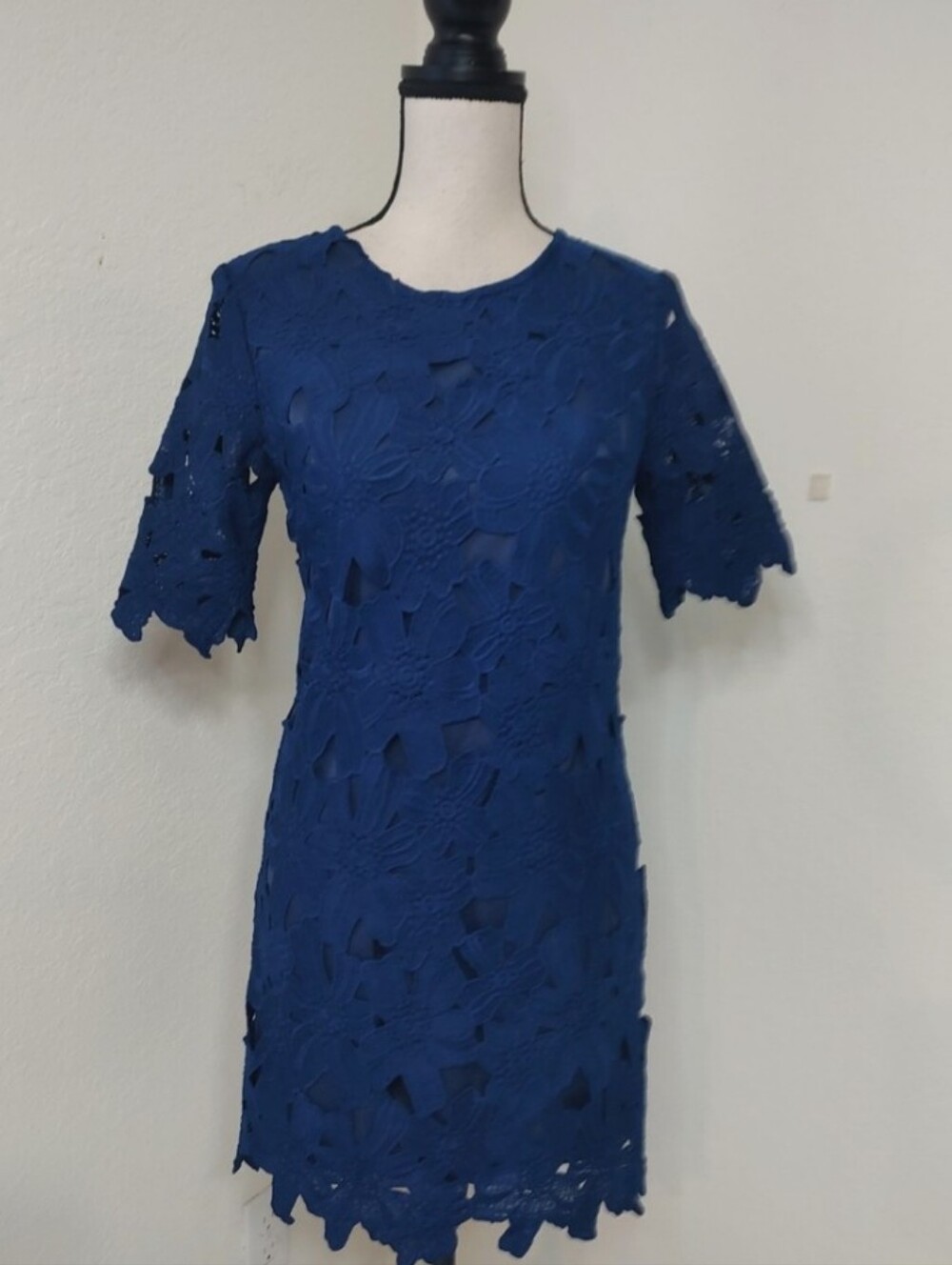 MOON Navy Blue Floral Lace Shift Dress - Women Size SMALL
